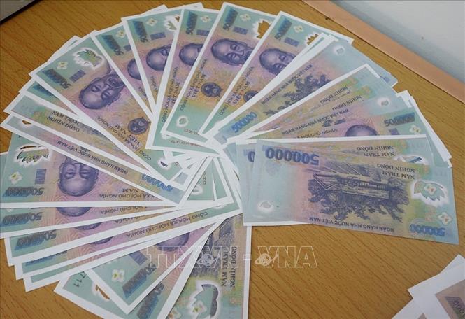 Ngân hàng Nhà nước khuyến cáo kiểm tra đồng tiền khi giao dịch tiền mặt | baotintuc.vn