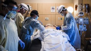 Các bác sĩ kể về sự ra đi của bệnh nhân COVID-19: Khủng khiếp chưa từng thấy