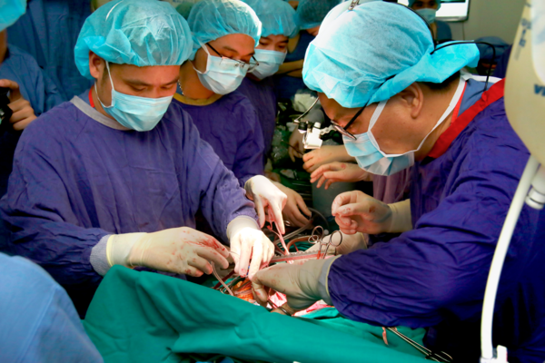 thủ đoạn mua bán tạng tinh vi - lách luật mua bán tạng bằng du lịch ghép tạng