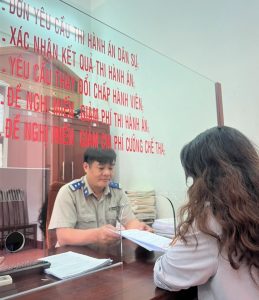 PHÁP LÝ LIÊN QUAN ĐẾN MỨC PHÍ THI HÀNH ÁN DÂN SỰ KHI CHƯA THỰC HIỆN CƯỠNG CHẾ THI HÀNH ÁN MÀ ĐƯƠNG SỰ TỰ NGUYỆN THI HÀNH ÁN VÀ CÁC VẤN ĐỀ LIÊN QUAN