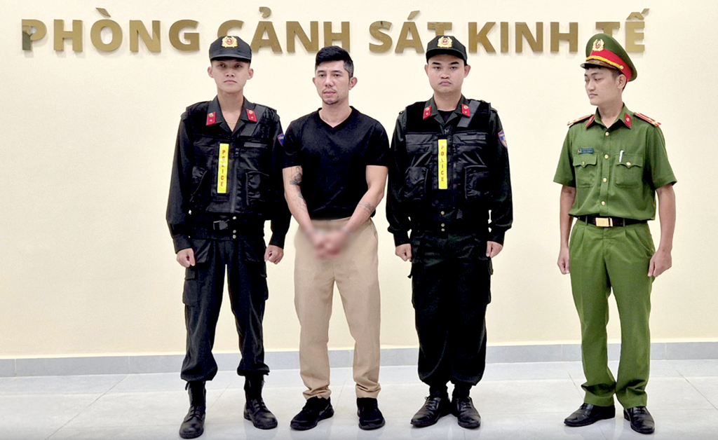 Bắt tạm giam Lương Bằng Quang và Ngân 98 vì hành vi “chạy án” 8 tỉ đồng 1 Bắt tạm giam Lương Bằng Quang và Ngân 98 vì hành vi “chạy án” 8 tỉ đồng