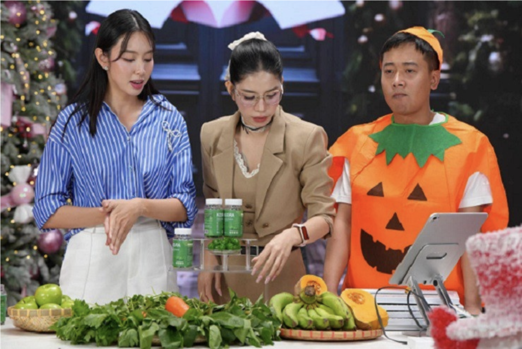 Toàn cảnh vụ kẹo Kera trước ngày xét xử hoa hậu Thùy Tiên, Quang Linh Vlogs, Hằng Du Mục 4 Anh man hinh 2025 11 18 luc 14.16.14