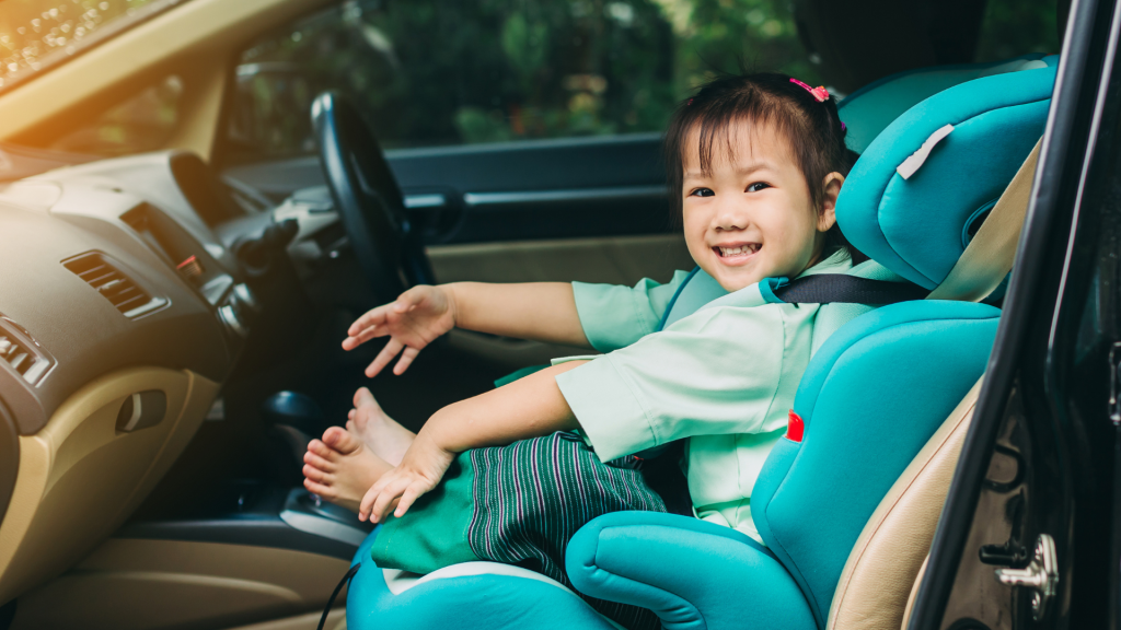 Chính thức: Từ 01/01/2026, trẻ em dưới 10 tuổi không được ngồi cùng hàng ghế tài xế