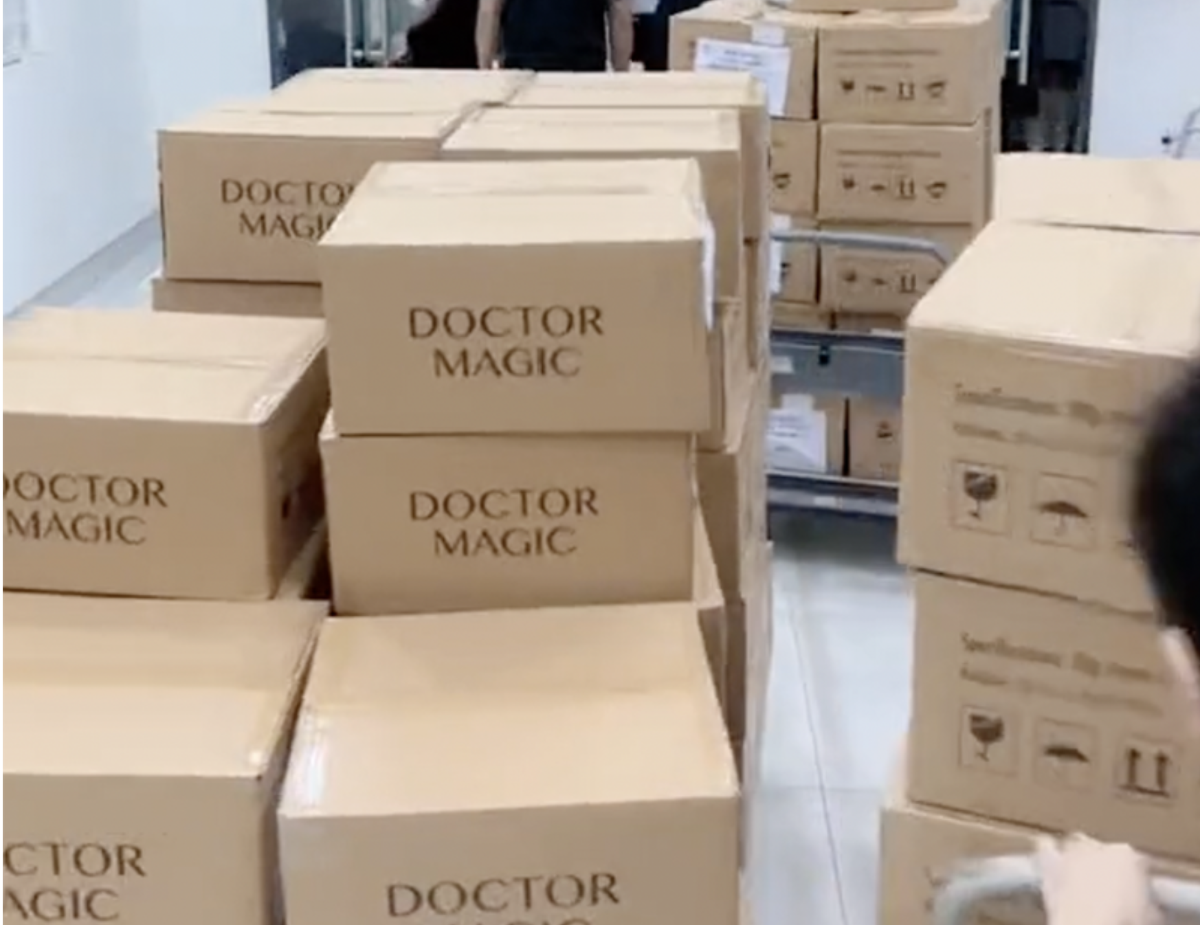 Bà chủ thẩm mỹ viện Mailisa bị bắt, khách mua mỹ phẩm Doctor Magic có được hoàn tiền?